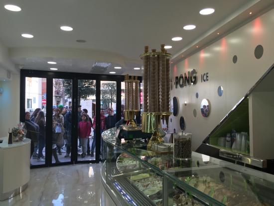 Gelateria Ping pong ice