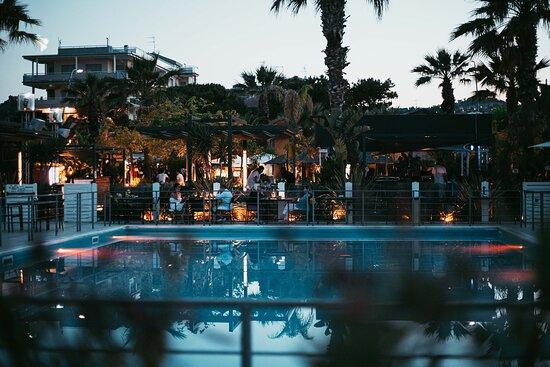 Manakara Food & Cocktail Lab