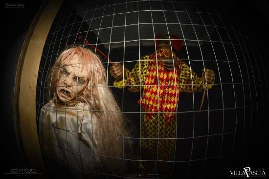 Haunted House Anna Red Rose