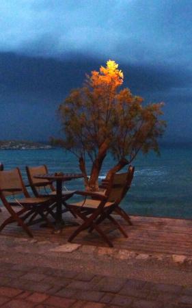 Nikitas Place