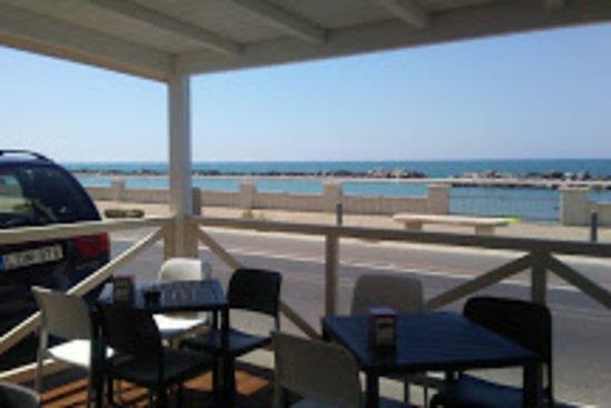 La Perla Cafe