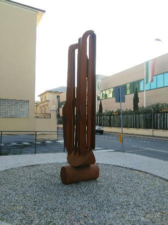 Monumento Equilibri