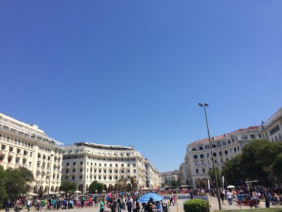 la Piazza Aristotele